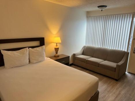 Mc Pacific Inn & Suites Torrance Bagian luar foto