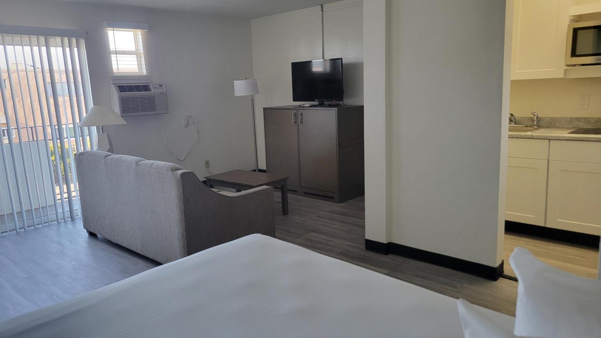 Mc Pacific Inn & Suites Torrance Bagian luar foto
