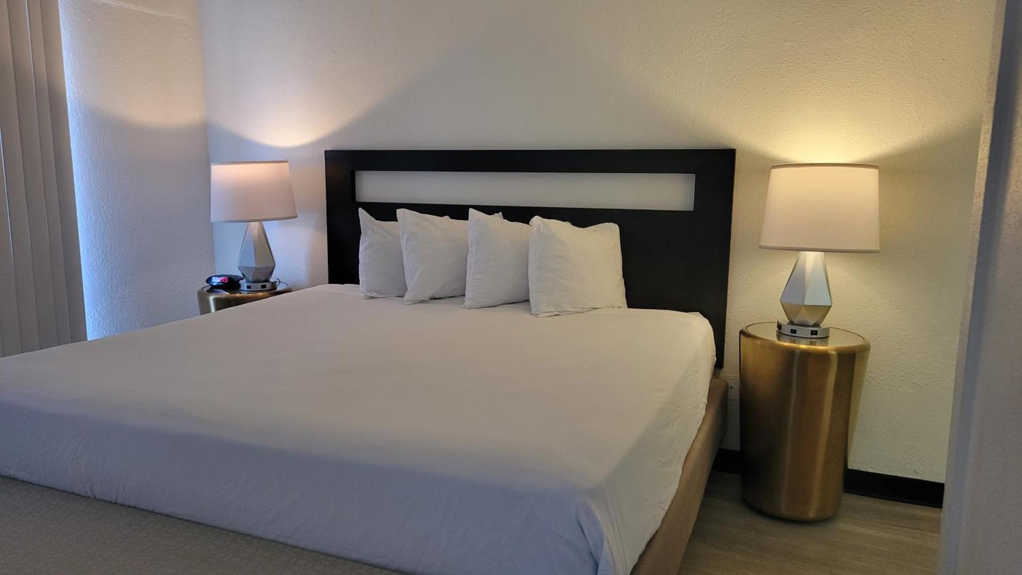 Mc Pacific Inn & Suites Torrance Bagian luar foto