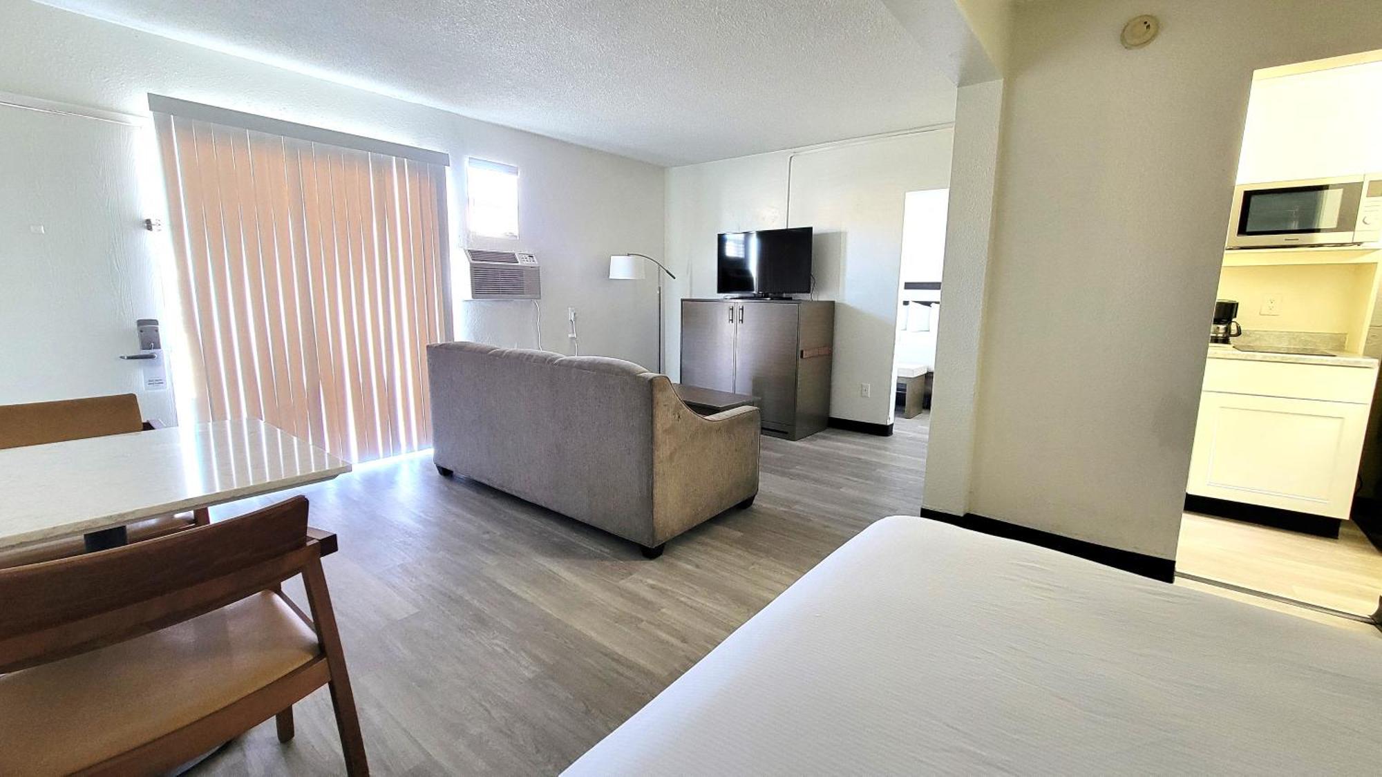 Mc Pacific Inn & Suites Torrance Bagian luar foto